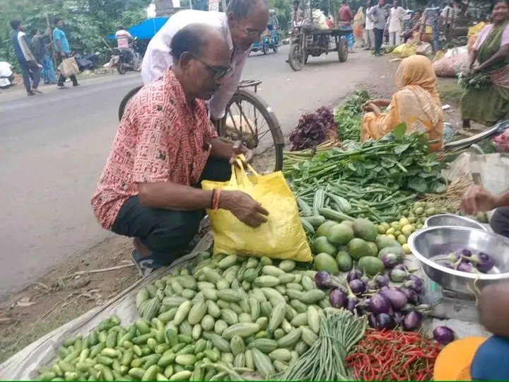 sayan2024's tweet photo. He is a Cabinet Minister in the West Bengal government, Mr. Dudh Kumar Mondal. I have never seen a minister in West Bengal live such a simple life before.

Yes, this is the BJP's culture. https://t.co/duTAyFxVvE