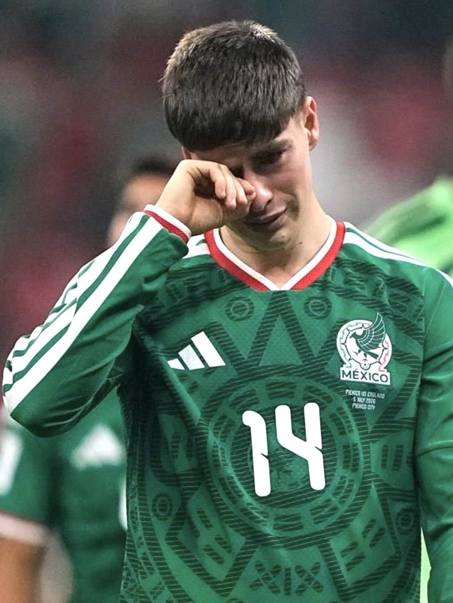 joserra_espn's tweet photo. 14 MINUTOS…

Lo que jugó la Hormiga González en el Mundial. Uno de los máximos goleadores
No le tuvieron confianza, lo dejaron en la banca cuando más se le necesitaba. 
¿Una decisión que apagó la ilusión de millones de mexicanos? https://t.co/RRLn1YCwGy