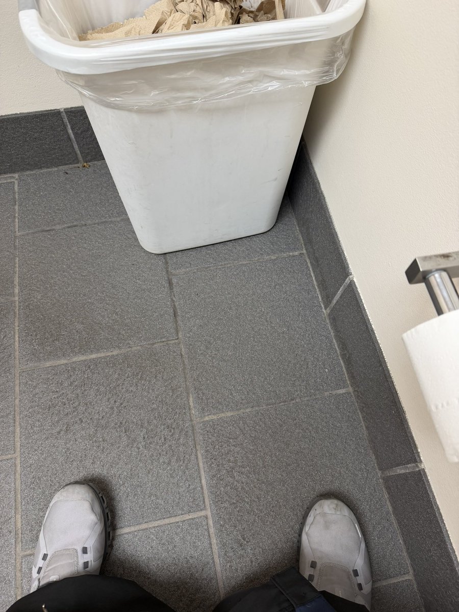 SmittyTheStone's tweet photo. Talk about the best $3.38 I’ve earned at this j*b
#ghostpoop https://t.co/w2kGOzDkXn