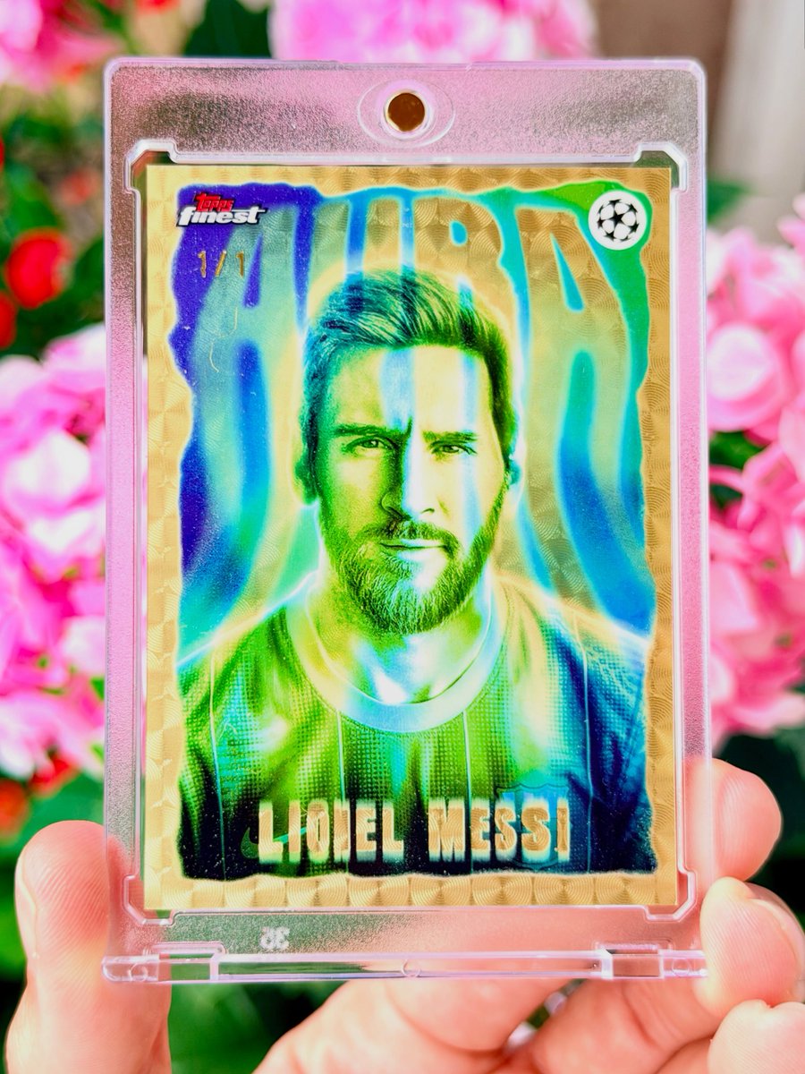 SportsCardInv's tweet photo. The Topps Finest Lionel Messi Aura Superfractor 1/1 😧🔥

📸: IG/rothcards https://t.co/Krbw2Fdzom