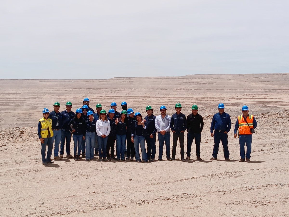 UTPPoficial's tweet photo. EN LA #UTPP LA TEORÍA SE QUEDA CORTA, NOSOTROS VAMOS A LA MINA
Los alumnos de la carrera de Minería 3-1, visitaron Mina La Herradura este 03 de julio.
Mtra. Sandra Aparicio, Ing. Martín Valenzuela e Ing. Miguel Castro. https://t.co/sqyGvKL592