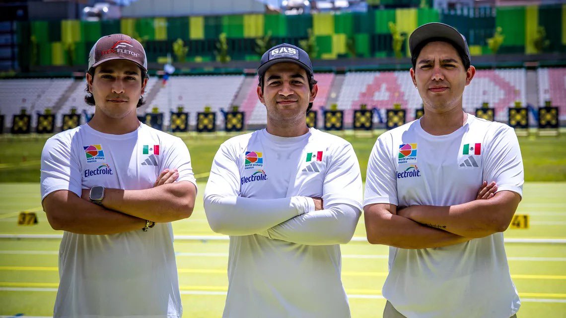 COM_Mexico's tweet photo. ¡HISTÓRICO!🏹
Por primera vez en la temporada, el equipo masculino de arco compuesto integrado por Miguel Becerra, Rodrigo Olvera y Elías Reyes Cravioto se mete a la Gran Final.
Este sábado se enfrentan a Dinamarca por la gloria en la 4ª parada de la Copa del Mundo en Madrid 2026. 

Dejen su ❤️ y un RT para mandarles todo el apoyo. 🙌