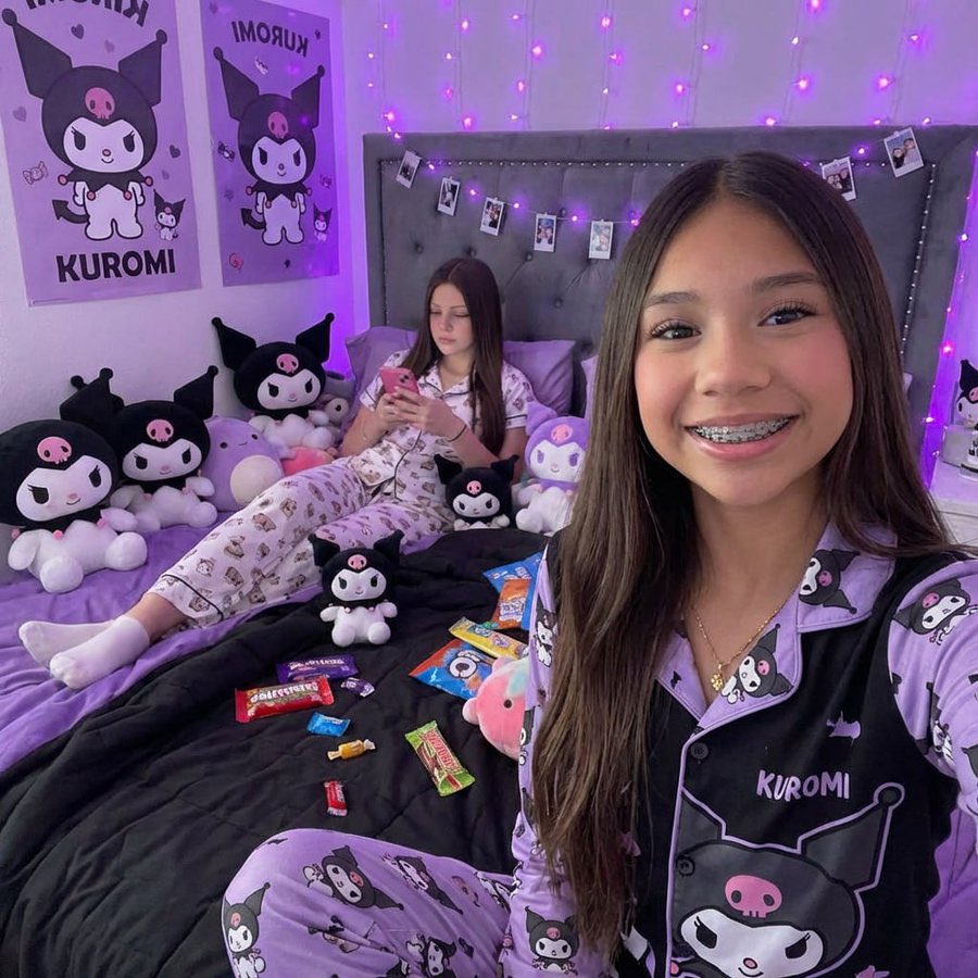 avaluneadx's tweet photo. can we dm u during our sleepover? https://t.co/kuqTUrPGyi