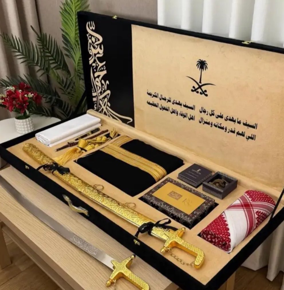 Lani0la's tweet photo. هديه قزيع قسم بالله صدمه هذي انا طالبتها لاحمد بتوصل بكره وش هالصدف ياربي😭😭

  #احمد_قزيع_السهلي https://t.co/kBe0LsppX9