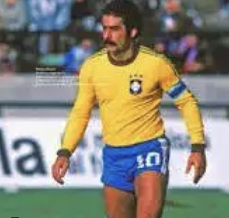 HrRaxio's tweet photo. @futbolmundialsp Zico no Rivelino. https://t.co/SX6Y2wImdQ