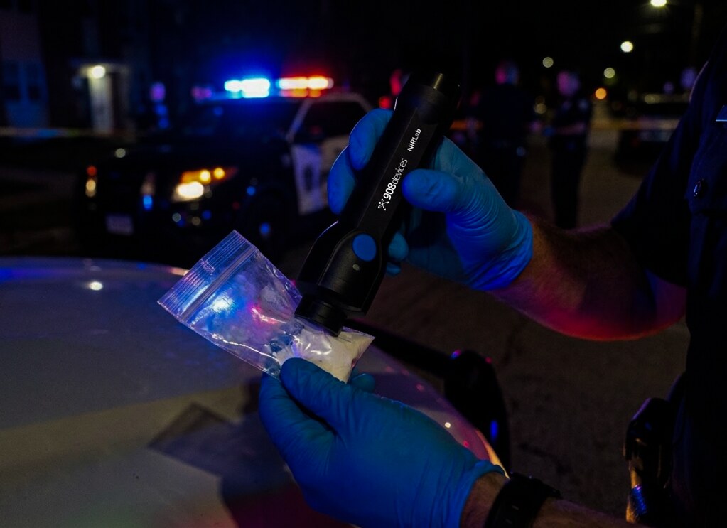 908Devices's tweet photo. NIRLab delivers rapid presumptive ID and quantification of common narcotics while connecting results to real-time reporting and intelligence. Officers gain actionable info in seconds—helping improve safety, streamline reporting, and ID drug trends. https://t.co/Yji62cbGrN https://t.co/YsUKMJDGxy