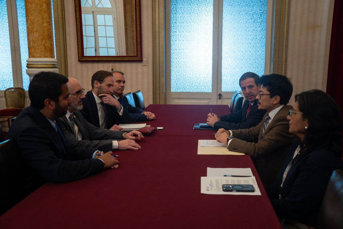 EmbEUAenBolivia's tweet photo. El Encargado de Negocios Erik Martini y Guy Mentel, funcionario del Comité de Relaciones Exteriores del Senado de EE.UU., se reunieron con líderes bolivianos como el presidente del @SenadoBolivia Diego Ávila y los ministros @E_J_U y @Fer_Aramayo_C para fortalecer la cooperación bilateral. 🇧🇴🤝🇺🇸