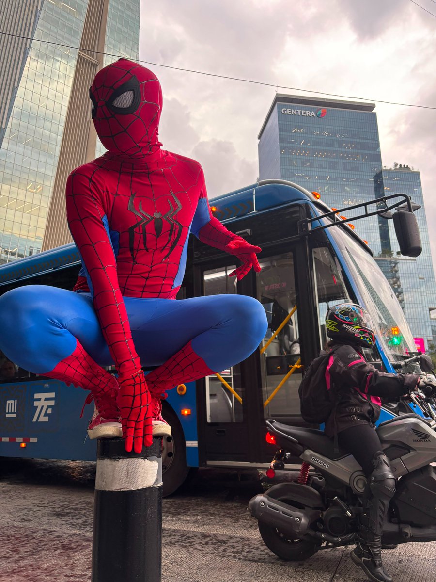In4343v's tweet photo. ¡Spider-man en la plaza Manacar, Ciudad de México! 📷🕷️

#SpideyTracker

@SonyPicturesMX @SonyPictures 
@SpideyTracker @SpiderManMovie https://t.co/5k76AELGiV