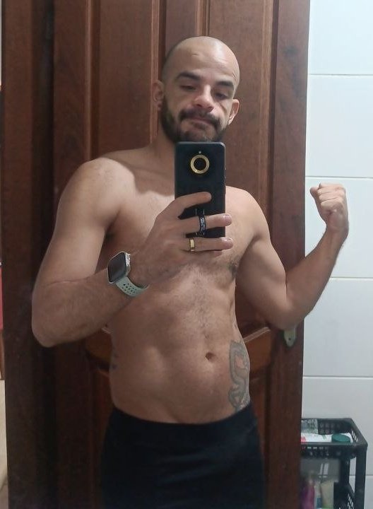 fafazim's tweet photo. Assumi a careca full https://t.co/9iMloLFGDc