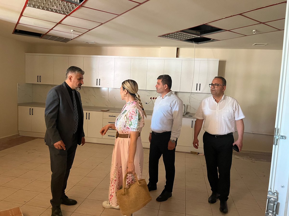 izmirASHM's tweet photo. İl Müdürümüz Sayın Abdullah KÖMÜRCÜOĞLU, hizmete açılacak olan Narlıdere 0-3 Yaş Çocuk Evleri Sitesi Müdürlüğünü ziyaret etti.

Ziyaret kapsamında kuruluşun fiziki koşulları, hizmete hazırlık süreci ve çocuklarımıza sunulacak bakım hizmetlerine ilişkin yürütülen çalışmalar yerinde değerlendirildi.
@tcailesosyal