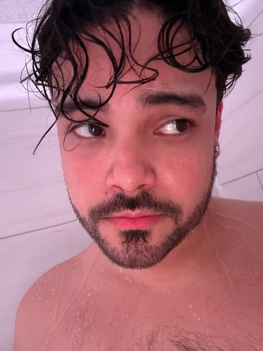 aguaecrika's tweet photo. Gettin bored of it all. https://t.co/Gmy4iXFH5m