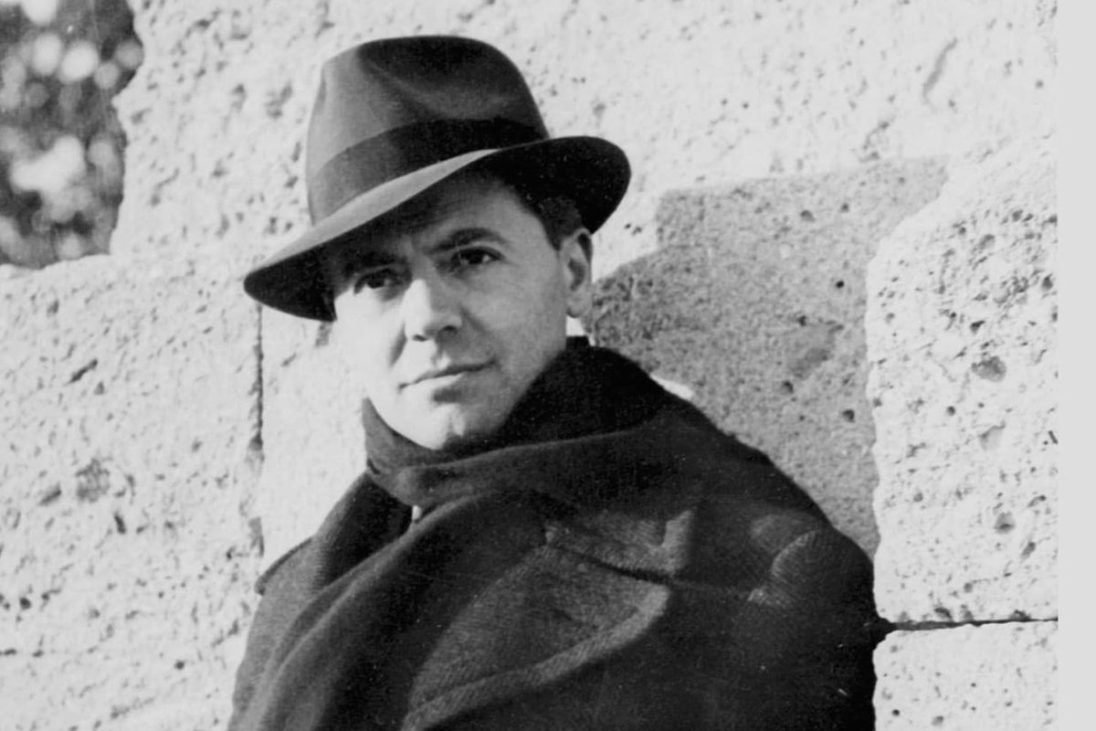 394Histoires's tweet photo. 8 Juillet 1943:
Décès a l'âge de 44 ans, de Jean Moulin.
Haut fonctionnaire Français, figure majeure de la résistance Française lors de la Seconde Guerre Mondiale.
Unifiant les mouvements résistants sous l'autorité du Général de Gaulle.
Compagnon de la Libération.
#JeanMoulin https://t.co/wkcgRHsF80