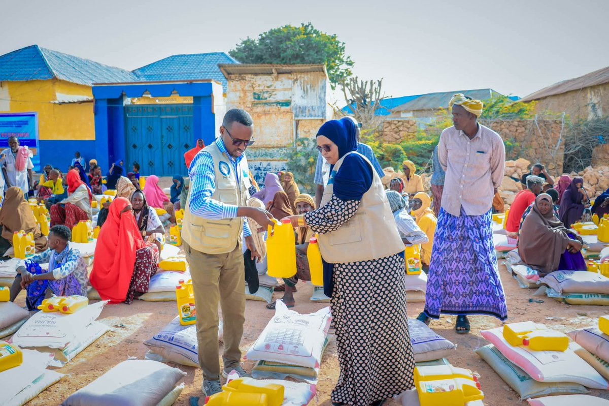 SoDMA_Somalia's tweet photo. The Somali Disaster Management Agency has delivered food assistance to vulnerable families in #Harardhere District, #Mudug Region, as part of ongoing efforts to support communities affected by drought and ease the impact of the humanitarian situation.

#SoDMASomalia https://t.co/JZgfZQjDZU