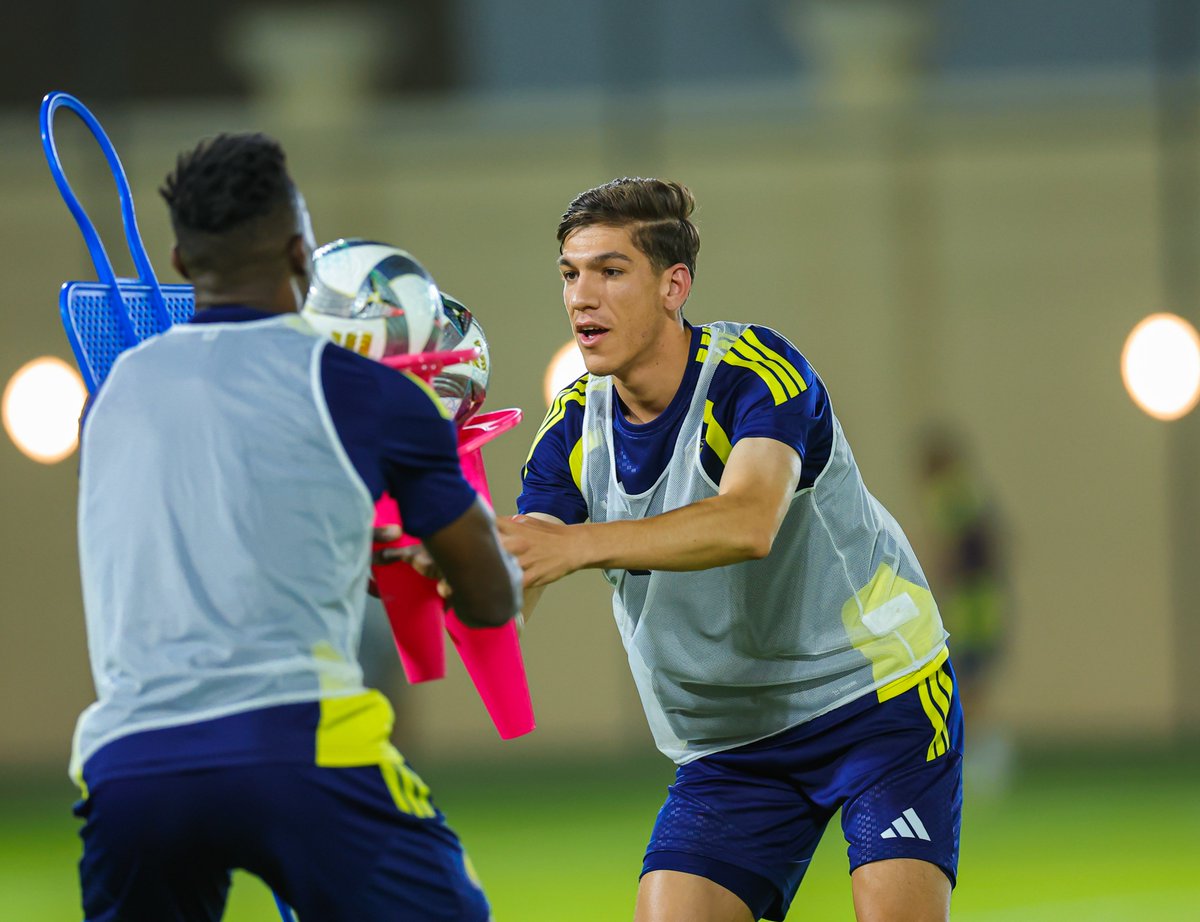 AlNassrFC's tweet photo. مسـاء الأربعـاء .. تدريبٌ جديـد 💛 https://t.co/2AHNZixbtr