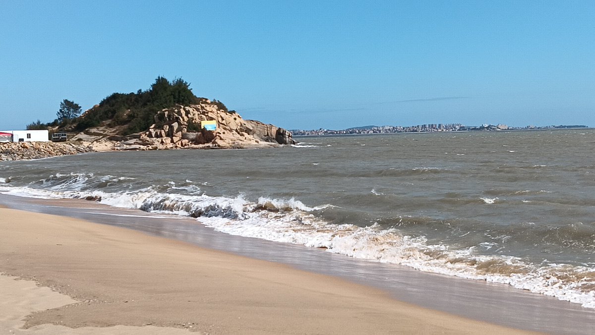 GothicasTheElf's tweet photo. Just wrapped up a lovely day trip to the coastal town—salt in the air, waves crashing, and way too many beach pics! #WeekendVibes https://t.co/78xtzjk4yT