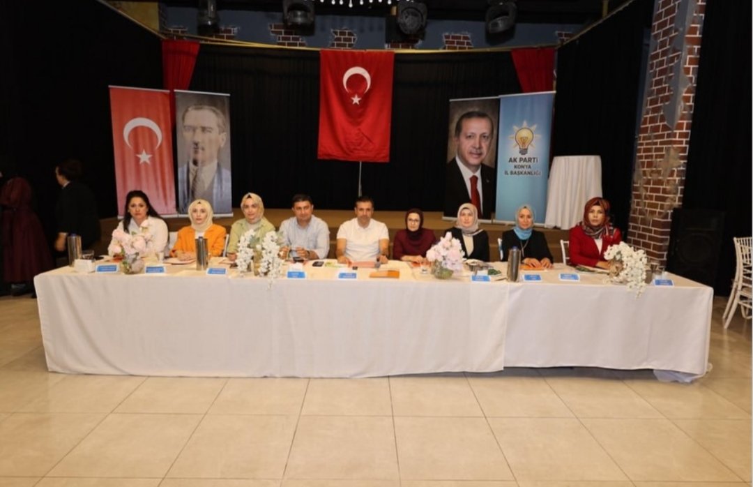 SelcukluKad's tweet photo. 📍 Selçuklu
AK Parti Konya İl Başkanımız Fatih Özgökçen'in davetleriyle, İl Kadın Kolları Başkanımız Özlem Yılmaz'ın katılımlarında Selçuklu, Meram ve Karatay Kadın Kolları Yönetim Kurulu Üyelerimiz ile Mahalle Başkanlarımızın iştirak ettiği istişare toplantısına katılım sağladık https://t.co/QW23SS2UCk