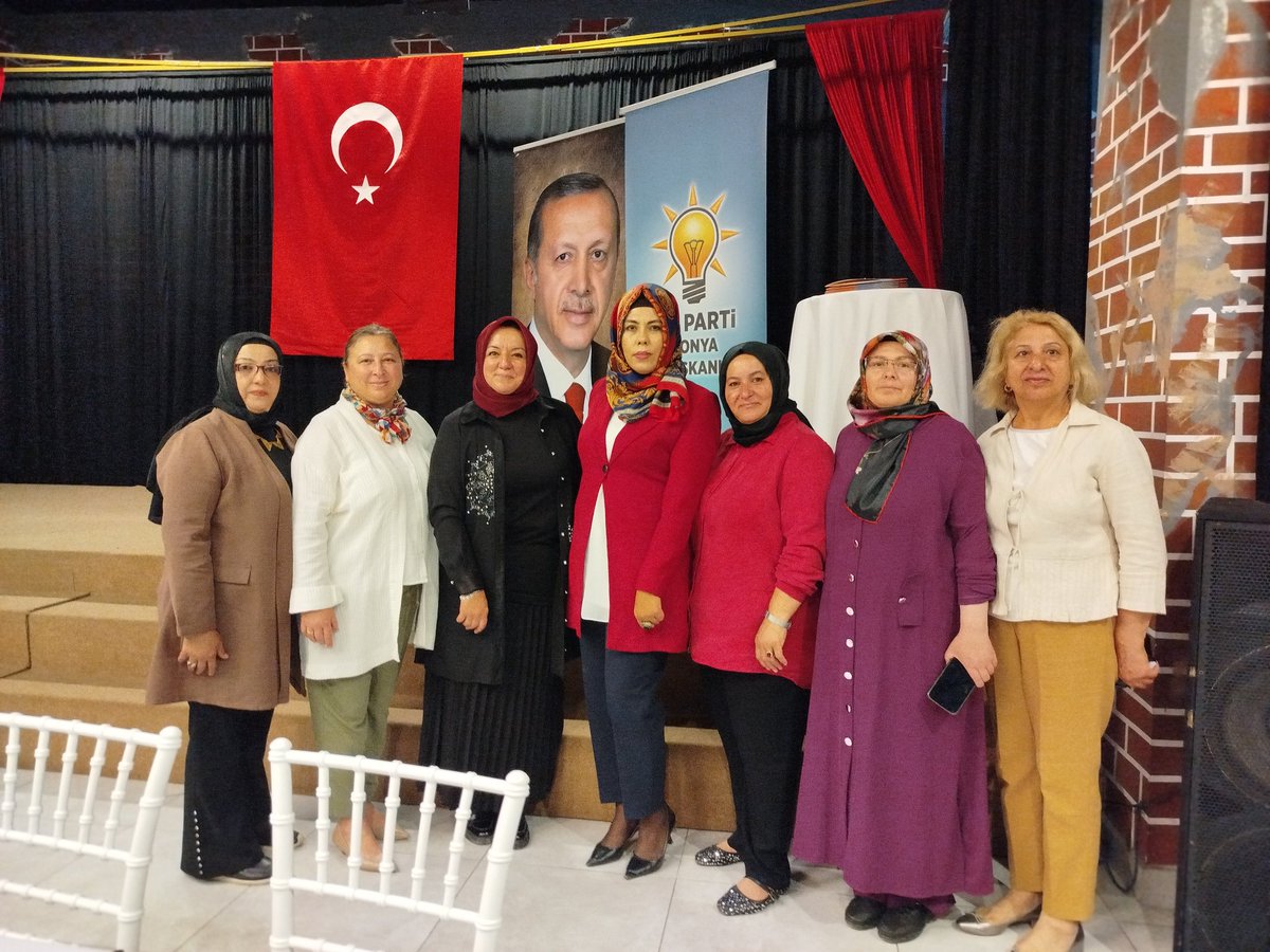 SelcukluKad's tweet photo. 📍 Selçuklu
AK Parti Konya İl Başkanımız Fatih Özgökçen'in davetleriyle, İl Kadın Kolları Başkanımız Özlem Yılmaz'ın katılımlarında Selçuklu, Meram ve Karatay Kadın Kolları Yönetim Kurulu Üyelerimiz ile Mahalle Başkanlarımızın iştirak ettiği istişare toplantısına katılım sağladık https://t.co/QW23SS2UCk