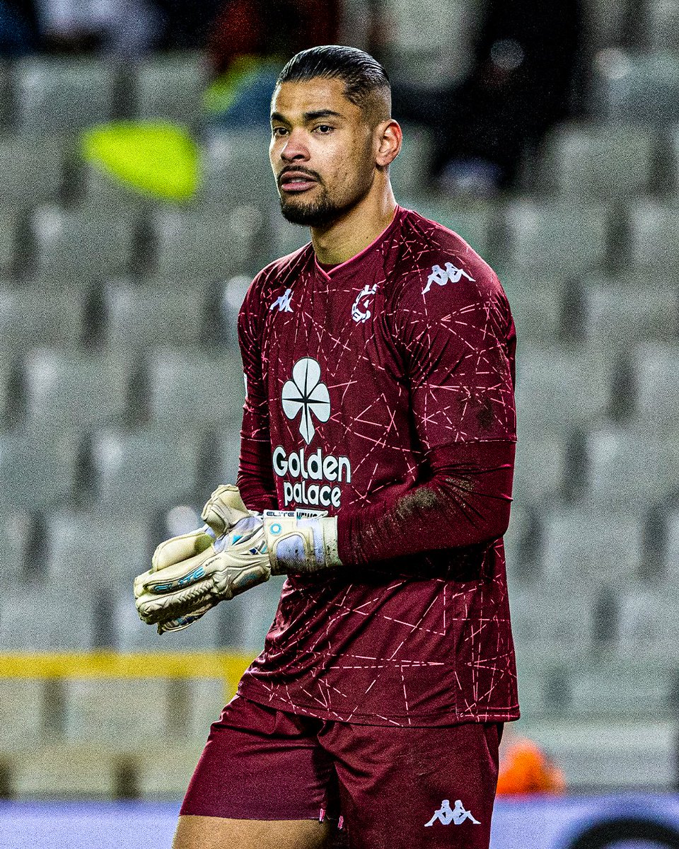 informafogo's tweet photo. Gabriel Batista e Warleson, juntos, custarão aos cofres do Botafogo, cerca de metade do que custava Neto. A ideia do clube é ter jogadores com 'fome de vencer e com espaço de evolução.'

As primeiras contratações que marcam o retorno política de contratações adotada pelo Alvinegro entre o segundo semestre de 2022, ao longo de 2023 e no início de 2024: identificar jogadores ainda pouco valorizados pelo mercado, com baixo custo, alto potencial de crescimento e muita vontade de conquistar seu espaço.

A ideia é montar um elenco competitivo sem abrir mão da responsabilidade financeira, investindo em atletas que possam entregar desempenho e, futuramente, gerar valorização esportiva e econômica ao clube.

- TF