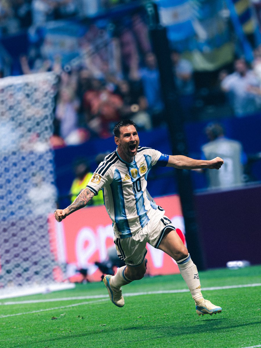 messi10_rey's tweet photo. 🚨Estadisticas del mundial 2026:

▪️Mas goles: Messi (8)
▪️Mas goles generados: Messi (9)
▪️Mas grandes ocasiones de gol Generadas: Messi (6)
▪️Mejor Rendimiento: Messi (9.2)
▪️Mas premios MOTM: Messi (4)
▪️Mas 11 ideales: Messi (5)

EL PIBE DE 39, SIGUE SIENDO EL MEJOR DE TODOS🐐!!!!