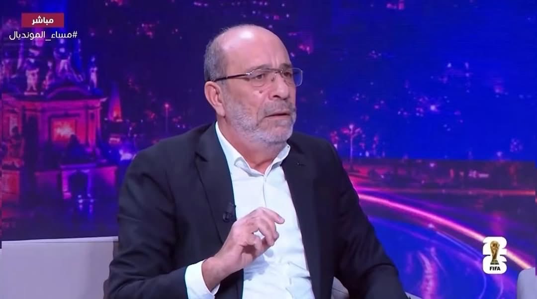 magicano72's tweet photo. الصحفي التونسي فتحي المولدي: 80 دقيقة من الإبهار لمنتخب مصر، ثم حدث الانهيار وله أسبابه. أعطني حقي، ولا تقل لي: لديك أخطاء. أنا طوال 80 دقيقة لم أرتكب أخطاء، فلا تتحدث عن الأخطاء فقط. أعطني حقي أولًا، ثم ناقشني، نعم، انهرت وتعبت في النهاية، لكن أعطني حقي. قبل المباراة بثلاثة أيام، كانت الصحافة الأرجنتينية كلها تنتقد تعيين حكم فرنسي للمباراة، وهذا معناه أنهم وضعوا الحكم الفرنسي تحت ضغط كبير، انظر إلى وجه إنفانتينو عندما سجل منتخب مصر، كان القلق واضحًا عليه. وكأنه يقول ماذا بكم؟ هل تريدون خروج الأرجنتين من كأس العالم؟ هل تريدون خروج ميسي؟ من سيبقى في كأس العالم إذن؟