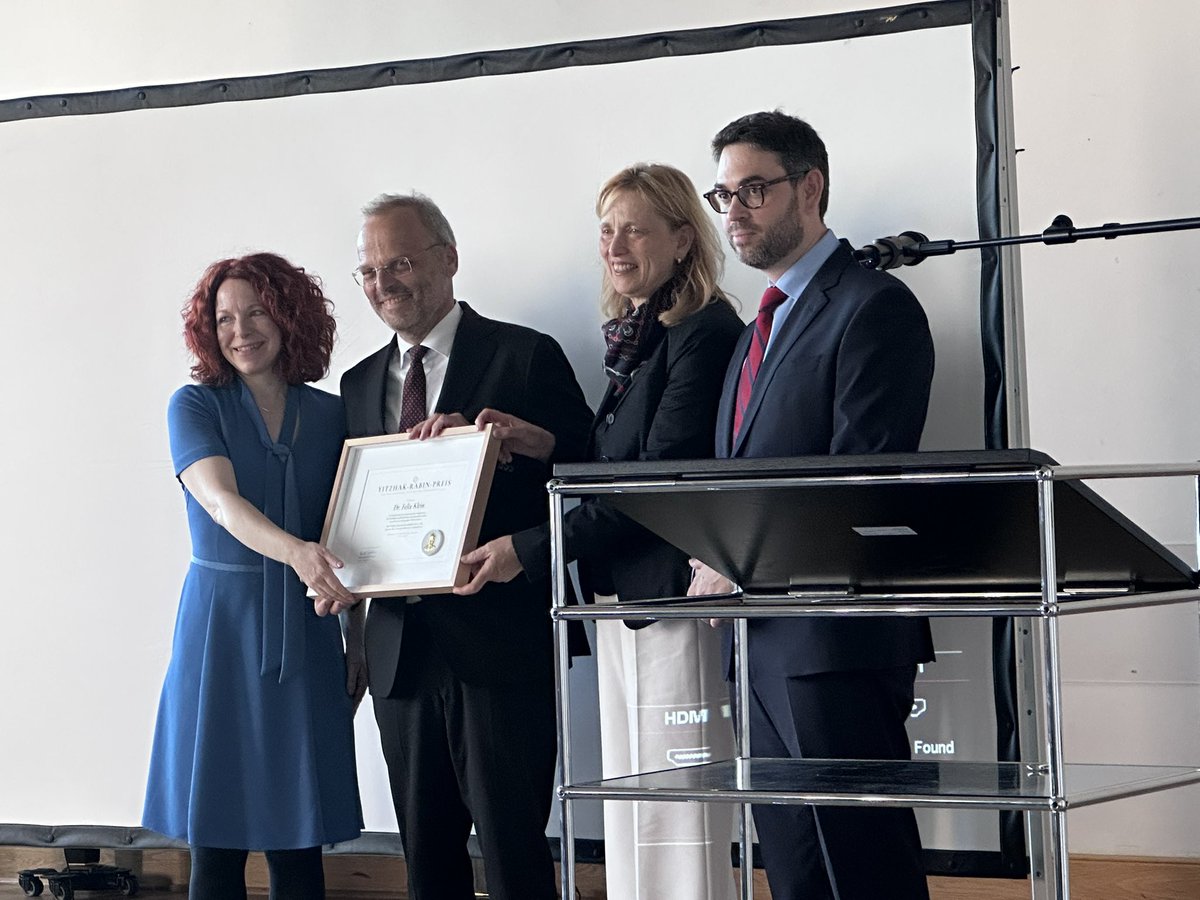 StefanAdamski1's tweet photo. Verleihung des Yitzhak-Rabin-Preises an Dr. Felix Klein, Beauftragter der Bundesregierung für jüdisches Leben in Deutschland und den Kampf gegen Antisemitismus, im Salon Avitall von Avitall Gerstetter im Beisein von @PrienKarin, @Volker_Beck und @GuyGilady. https://t.co/ywvaXi5E2S
