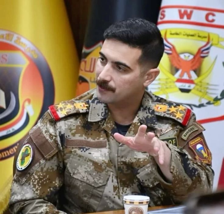 xxxxt76's tweet photo. @KurdRetro @ArchVisionW bruh look at the difference between Iraqi officers and Kurdish officers lolllll https://t.co/kYFJo7FT6h