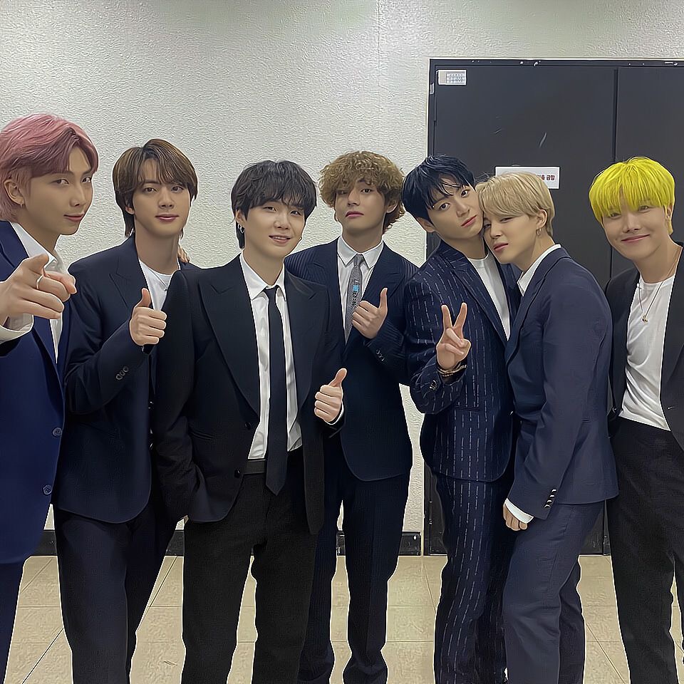 miya7tan's tweet photo. @smy7ykvm O kadar renkli bangtan özledim ki nükleer hobi bile olur https://t.co/tgP0cS0OZB
