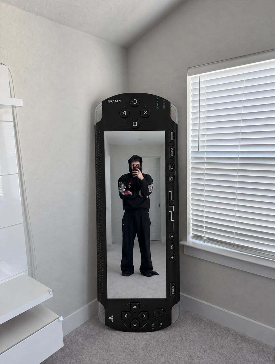 HOUSEPORN___'s tweet photo. PSP mirror https://t.co/zt1Yze36g9