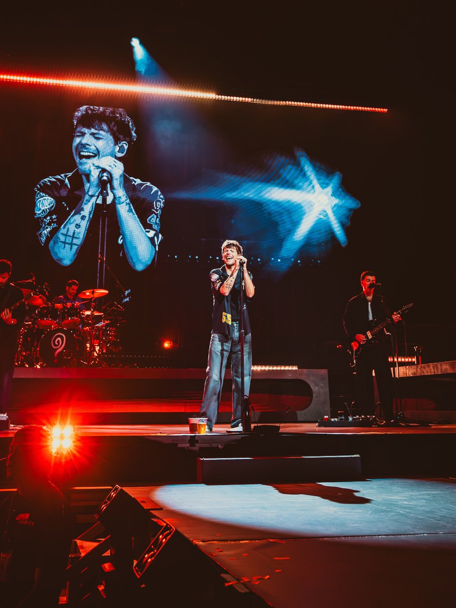 AEGworldwide's tweet photo. How Did We Get Here? How Can We Do It All Again? Still not over #LouisTomlinson at @cryptocomarena 💙 NYC you’re up next tn at MSG!

📸 @cryptocomarena Photos @Louis_Tomlinson https://t.co/d76E5SyPlk
