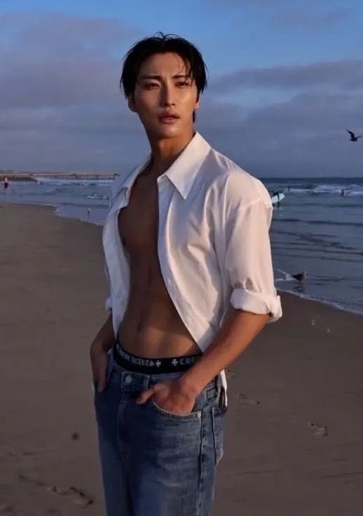hwastarseong's tweet photo. This is like the hottest thing he’s ever done, I need to lick every inch of him https://t.co/dERlxPxLvO