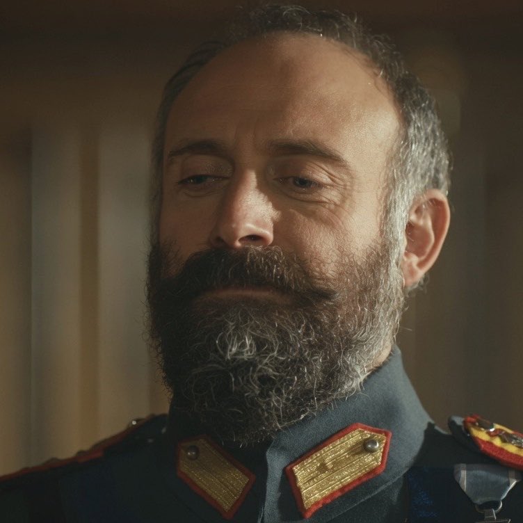 zuxvre's tweet photo. شخصية العميد جودت من مسلسل انت وطني اصنفها 
من افضل الشخصيات اللي شفتها طول حياتي

شخصية عظيمة من جميع النواحي مكتوبة بعناية ودقة
والاهم من هذا كله اداء الاسطورة هاليت ارغنتش العظيم

لن ننسى هذي الشخصية التاريخية 😢💙 https://t.co/MpDm5z68dA