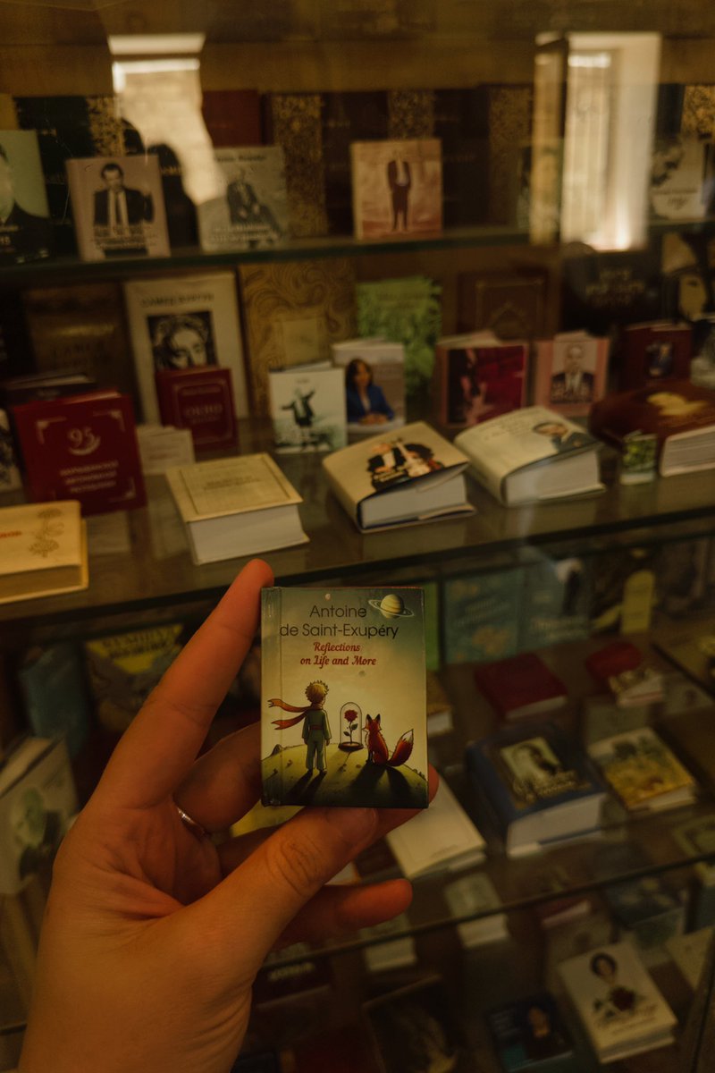 clkseydaa's tweet photo. "Ama gözler gerçeği göremez. Yüreğiyle bakmalı insan." 💫

#küçükprens https://t.co/CI8RYr1PBu