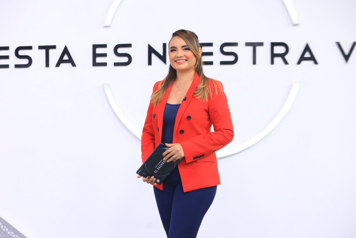 NoticieroSLV's tweet photo. Iniciamos con los hechos más relevantes a escala nacional e internacional.

Acompaña a @StephanieDCTV, en vivo por la señal de @Canal10Sv y nuestras plataformas digitales. https://t.co/SkdxUBgBoN