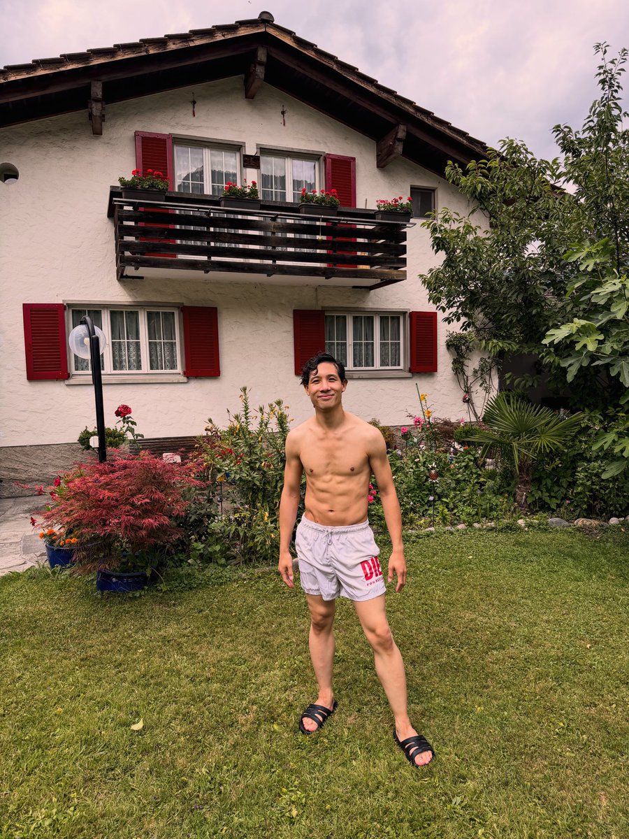SekSwiss's tweet photo. „Hello from my parents’ house in Switzerland🇨🇭
 here is where I grew up!“
#SEKSWISS #เสกสวิต #holiday #relax #switzerland https://t.co/SQxbVEAQT7