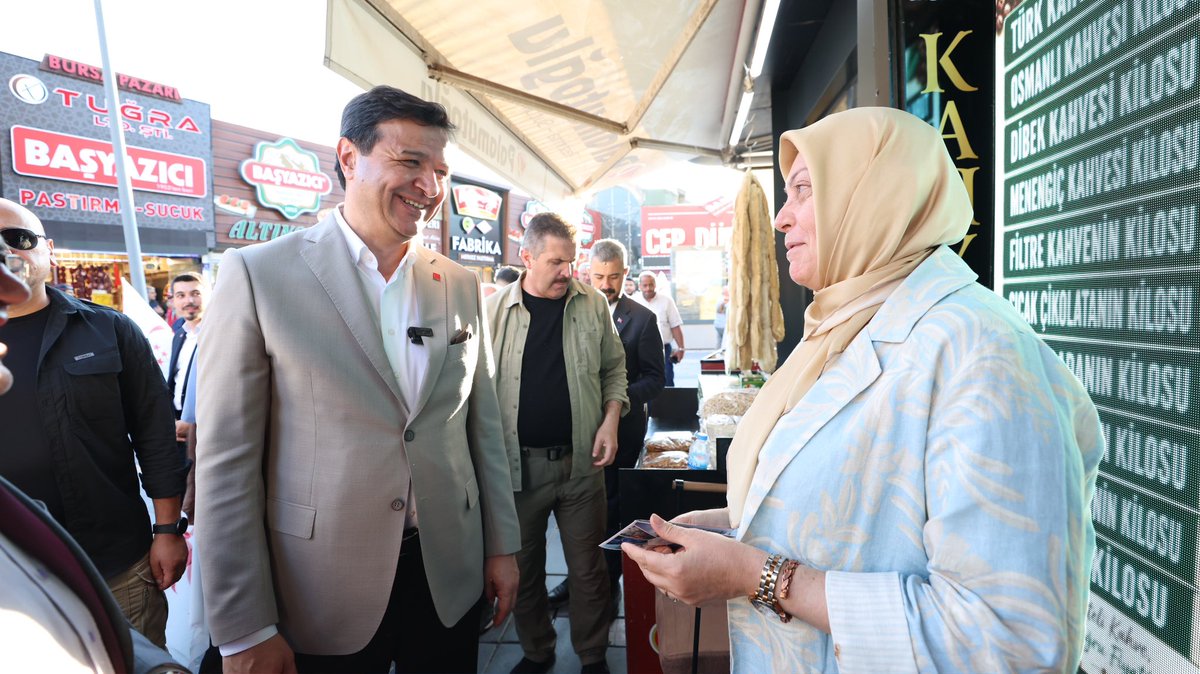 mahmutarikansp's tweet photo. Memleketim, baba ocağım Kayseri'de esnaflarımız ve hemşehrilerimizle bir araya geldik.

Dertlerini dinledik, taleplerini not ettik; Yaşanabilir Bir Türkiye'ye olan inancımızı ve umudumuzu paylaştık.

İnanıyoruz ki; alın terinin karşılığını bulduğu, esnafın kazandığı, milletimizin huzurla yaşadığı Türkiye'yi hep birlikte inşa edeceğiz.