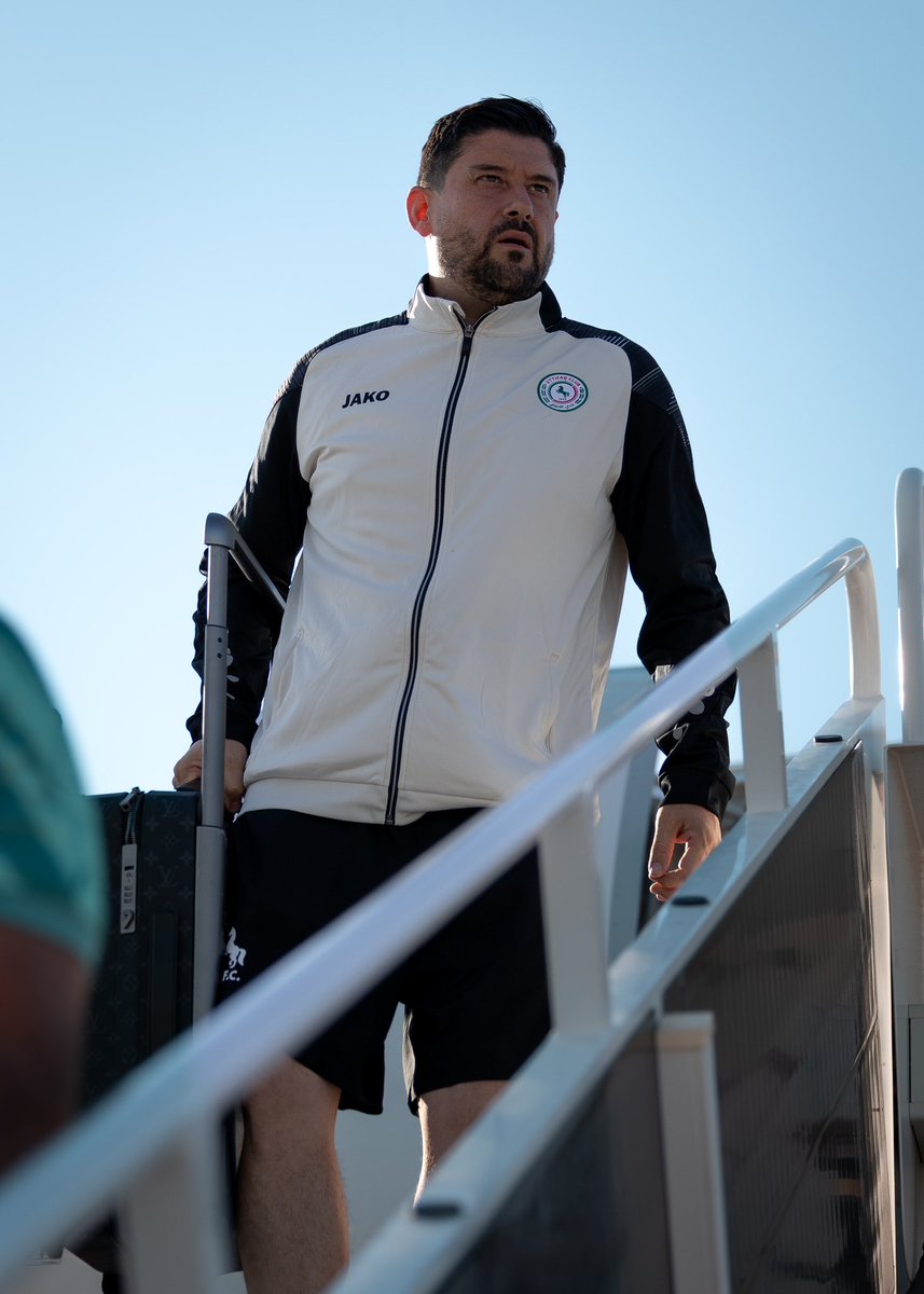 Ettifaq's tweet photo. Hola desde España 👋

#الاتفاق |  #UnSoloEquipo https://t.co/iKzqbL2heX