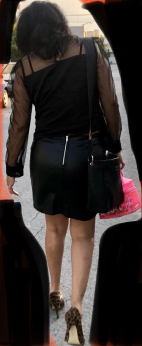 Cuernosquierooo's tweet photo. Esta es la vista que tienen las personas que van detr��s de mi esposa, generalmente hombres, me he dado cuenta que no l rebasan, se ajustan a su paso y van siempre detrás… a mi me gusta que se muestre, que se sienta deseada… https://t.co/wG65vd24dW