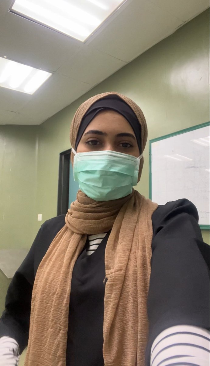 2laa_kamal's tweet photo. Guess who refused to give up, smashed her 4th year final exams against all odds, and has officially started her 5th year of medicine in Gaza. https://t.co/X1ICSmLrg3