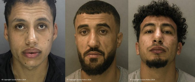 isaacrrr7's tweet photo. ATERRADOR: Tres inmigrantes ilegales han sido declarados culpables de violar en grupo a una mujer británica en una playa de Brighton.

La violaron brutalmente mientras la grababan y la insultaban llamándola "puta".

En un momento dado, uno de los violadores la agarró de la cara, le abrió la boca a la fuerza y ​​le escupió, incitando a sus amigos a hacer lo mismo.

La víctima declaró: "Les suplicaba que pararan, pero no lo hacían. Cada vez que cierro los ojos, los veo riéndose de mí. Les parecía gracioso. Se me eriza la piel por lo que me hicieron. Son malvados y me han arruinado la vida".

Puede que nunca se recupere de este trauma.

Esto es lo que el gobierno británico les ha hecho a las mujeres de este país.

Es necesario que se rindan cuentas.

Vía @NiohBerg