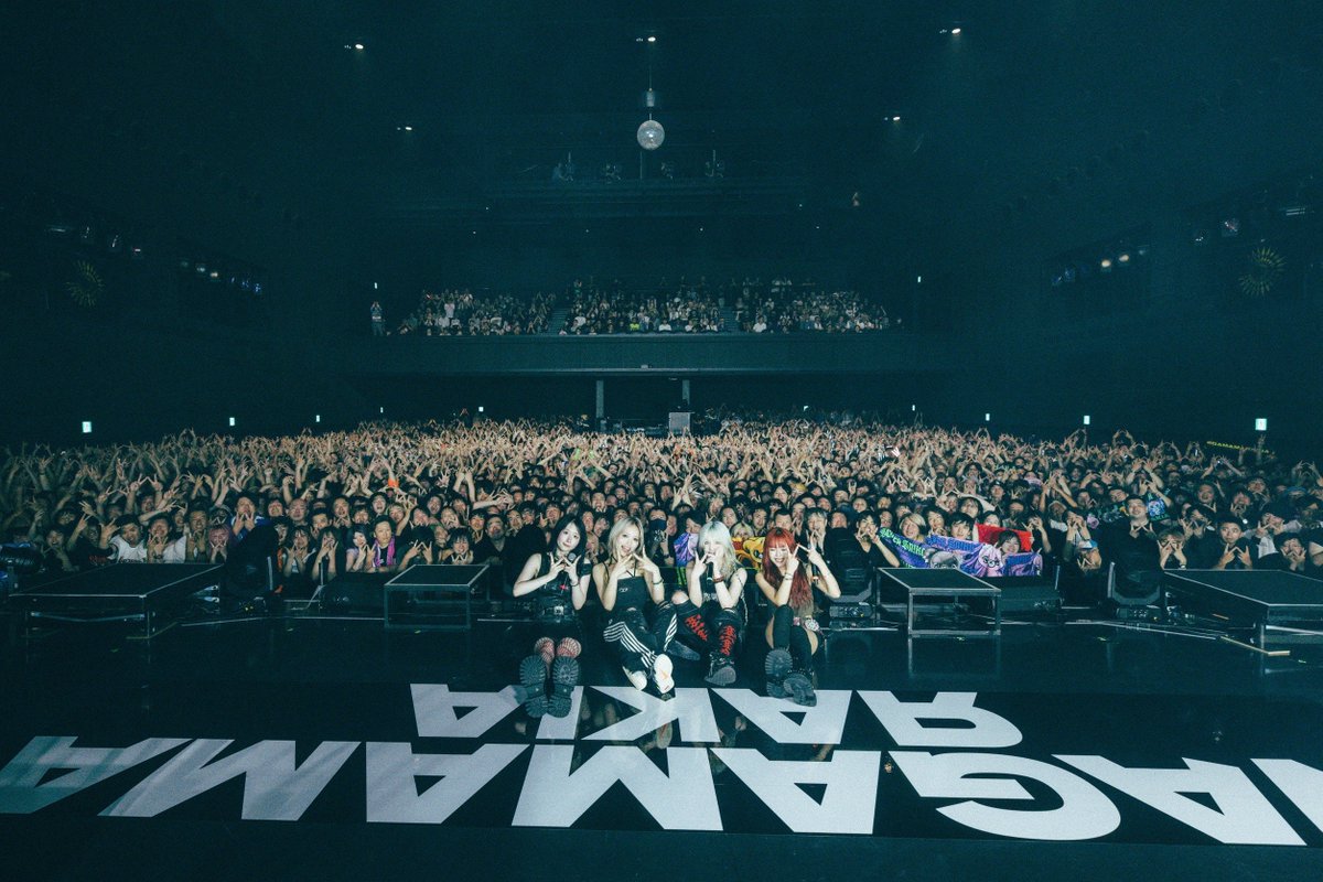 kenny2963's tweet photo. 気付けば解散からもう1年。
羽田の最後に流れた「One」、そしてみんなが映像に合わせて口ずさんだ「Days」。あの時の感動は今も心に残ってる…。😢😢

『僕らが過ごしてきた日々は 間違いじゃなかった』

P.S. MIRIさんだけ音沙汰なしだけど、どうか元気で順調に過ごせてますように。😊
#我儘ラキア https://t.co/lXwFQuArcb