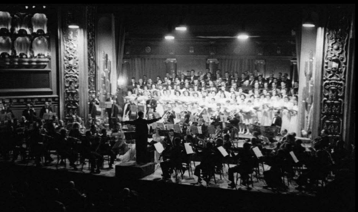 SolodelaMusica's tweet photo. De 1944 a 1966, todos los viernes x la tarde, El Palacio de la Música, fue sede de la Orquesta Nacional. 
Los últimos 4 años, los conciertos fueron retransmitidos x @rtve.
El mismo concierto (a precio + reducido) se hacía el domingo x la mañana en el Monumental de C/ Atocha. https://t.co/FOCAaDKovh
