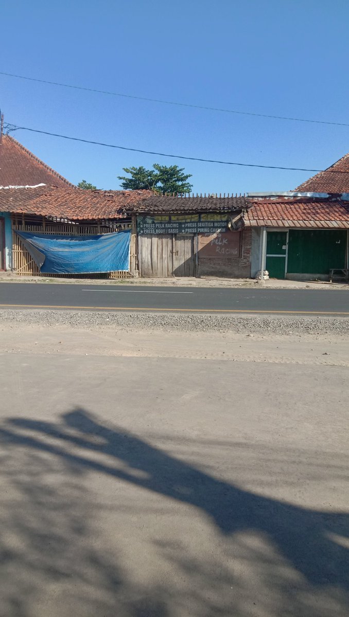 SunihNoviA92's tweet photo. Jalan menuju kelapangan kalo mau olahraga
❤❤❤❤
😭😭😭😭 https://t.co/C6S35wrHvt