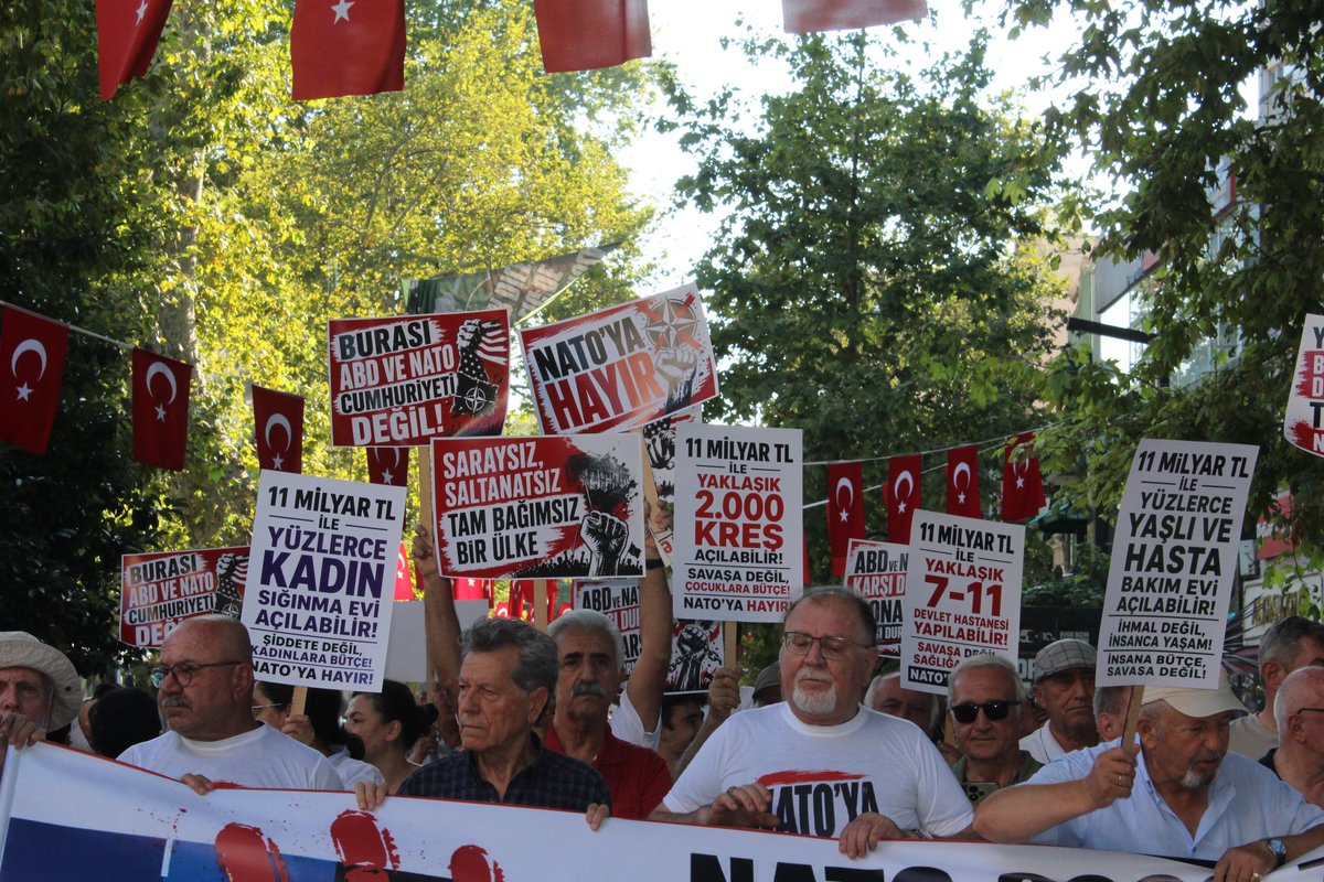 SolPartiKocaeli's tweet photo. NATO DEFOL!

İl sözcümüz Hicran Turan:
NATO bir savunma örgütü değil, kanlı bir terör örgütüdür. Bugünlerde devrimci, demokrat, yurtsever, ilerici ve sosyalistleri tutuklayan AKP iktidarı, adeta fiili OHAL ilan etmiştir.Bilsinler ki asla memleketi savunmaktan geri durmayacağız. https://t.co/8YFG2Iv5Ll