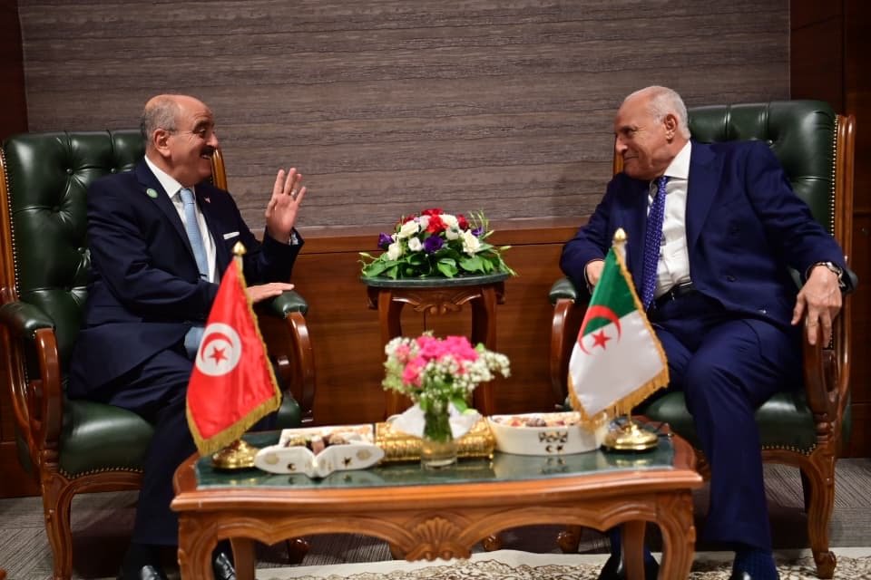 Algeria_MFA's tweet photo. أشرف وزير الدولة، وزير الشؤون الخارجية والجالية الوطنية بالخارج والشؤون الإفريقية، السيد @AhmedAttaf_Dz ، مساء اليوم بالجزائر العاصمة، مناصفةً مع وزير الشؤون الخارجية والهجرة والتونسيين بالخارج للجمهورية التونسية الشقيقة، السيد @MohamedAliNafti ، على أشغال لجنة المتابعة 🇩🇿-🇹🇳. https://t.co/M4YJXR8Z0R