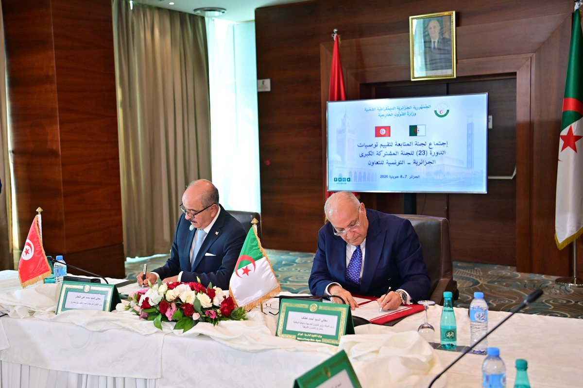 Algeria_MFA's tweet photo. أشرف وزير الدولة، وزير الشؤون الخارجية والجالية الوطنية بالخارج والشؤون الإفريقية، السيد @AhmedAttaf_Dz ، مساء اليوم بالجزائر العاصمة، مناصفةً مع وزير الشؤون الخارجية والهجرة والتونسيين بالخارج للجمهورية التونسية الشقيقة، السيد @MohamedAliNafti ، على أشغال لجنة المتابعة 🇩🇿-🇹🇳. https://t.co/M4YJXR8Z0R