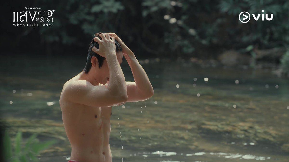 SaengDaoSeries's tweet photo. สหายแสง... ตั้งสติหน่อยลูก 😂

#WhenLightFadesEP3 https://t.co/IYdUVjeGcg