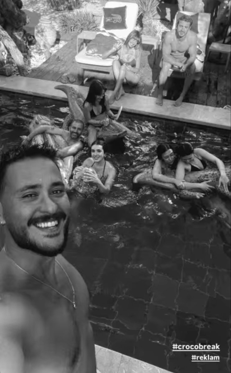 fairyshhhh's tweet photo. Emin with his wife >>
Emin without his wife 💀
#arafta https://t.co/JbEPeItLzu