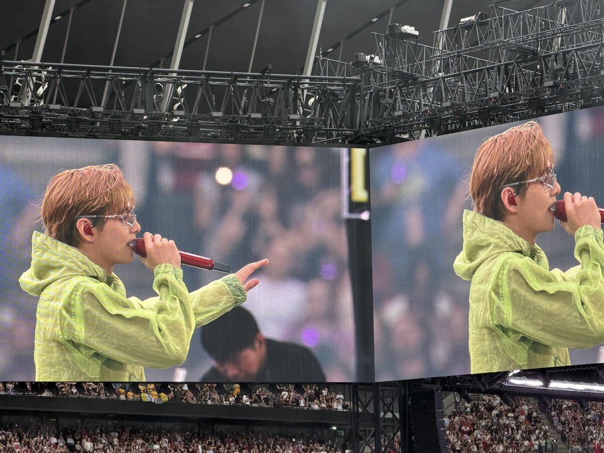 MJ87702148's tweet photo. What an exhilarating experience to attend my very first BTS concert 😭 seeing TK in person i was just emotional.I was seated on the first level and it’s near where their point of entry and exit. The screams was just deafening ! Our boys are just mighty fine 🔥💜💚🫠 https://t.co/6pasUl1tQ0