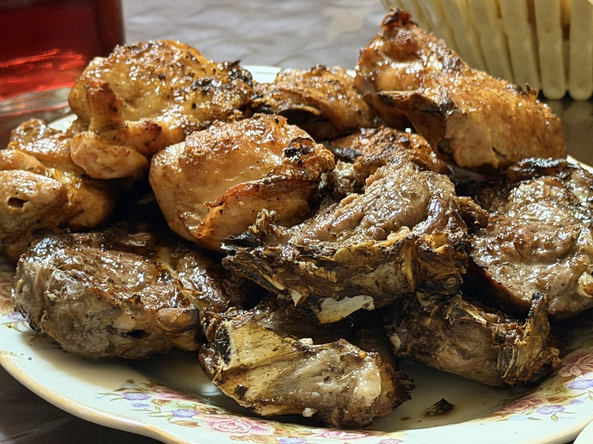 yousafakhtar72's tweet photo. OMG THIS IS ABSOLUTELY MOUTHWATERING!!! 😱🔥 #FoodTok #MustTry https://t.co/VwnasfzKQG