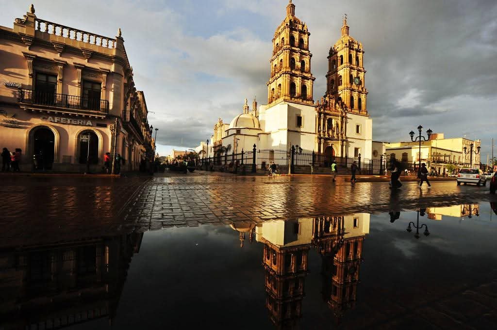 DrRamonEnriquez's tweet photo. Nuestra Victoria de Durango cumple 463 años y celebramos su rica historia, el cielo más bonito y la nobleza de nuestra gente. Ser duranguense es un orgullo, pero amar a esta tierra hoy también significa exigir el futuro que nos merecemos. https://t.co/mSzcvSHIEV